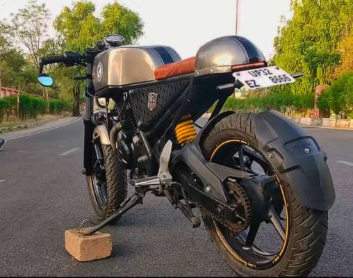 Bajaj Discover Modified Into A Hot Cafe Racer In Just Rs 70 000 Cartoq English Dailyhunt